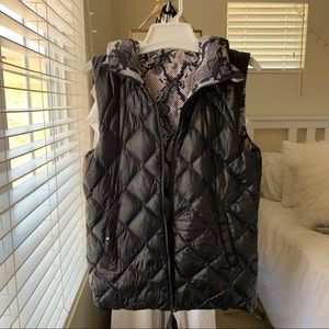 Lululemon reversible snakeskin/blk puffer vest